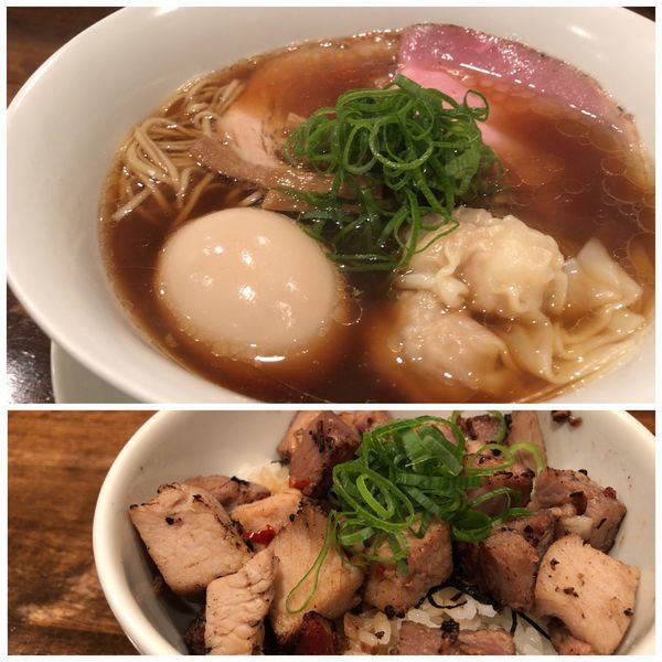 「特製醤油拉麺 1100円 小さいﾁｬｰｼｭｰご飯 150円」@創作麺工房 鳴龍の写真