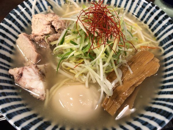 「期間限定：豚しおラーメン750円+味玉ｸｰﾎﾟﾝ無料」@めんや 薫寿の写真