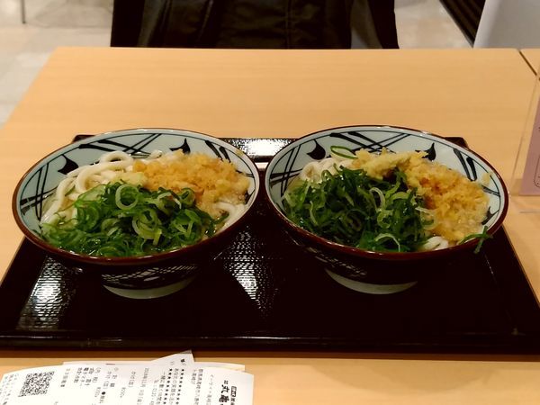「かけうどん(並盛)290円＋かけうどん(並盛)0円」@丸亀製麺 イーサイト高崎店の写真