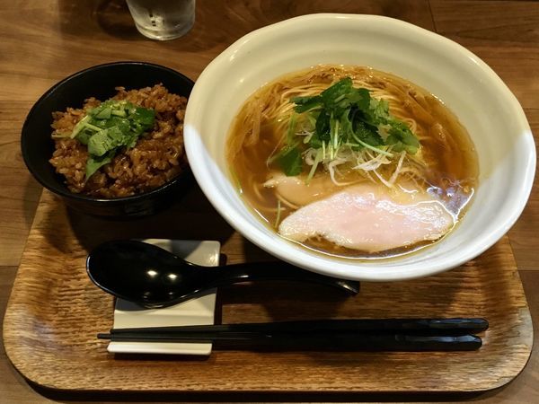 「煮干ラーメン＋炊き込みご飯」@ラーメン 健やかの写真
