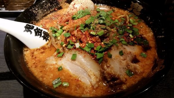 「特製カラシビ味噌らー麺1100円増し増し＋100円」@カラシビ味噌らー麺 鬼金棒 池袋店の写真