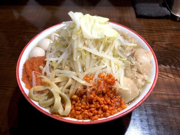 「辛味噌ラーメン小（800円）＋ウズラ（100円）」@ギガムジャキの写真
