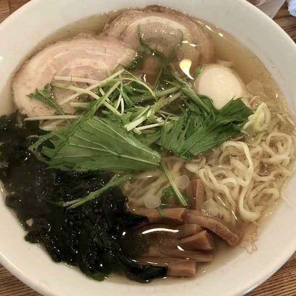 「潮風らーめん（しお・平打ち麺）＋煮たまご」@らーめん榎穏の写真