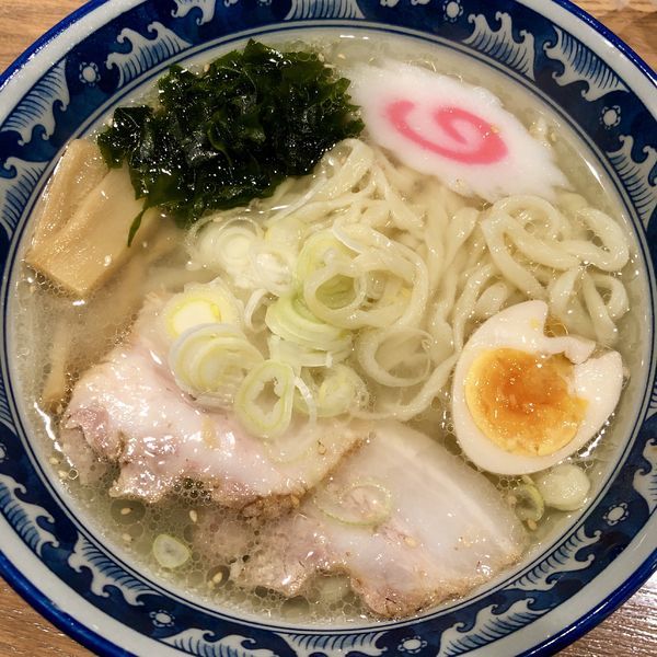 「しおらーめん」@手打ちらーめん 麺之介の写真