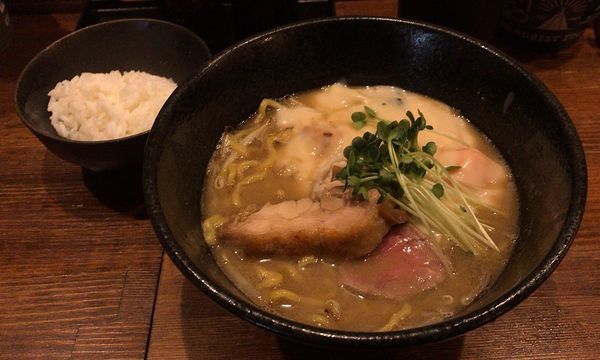 「味噌シチューラーメン＋ライス小(850円＋50円)」@麺屋 神風の写真