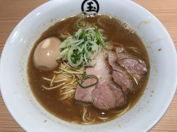 「抜群煮干しらーめん＋まぜ玉」@東京煮干し らーめん 玉 東京駅店の写真