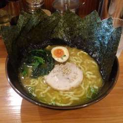 豚骨醤油ラーメン(海苔増し)