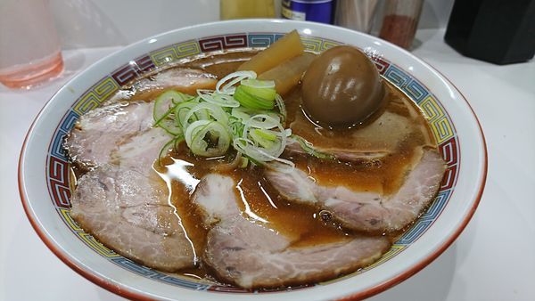 「煮干鰮豚骨らーめん煮玉子入り・肉増し」@煮干鰮豚骨らーめん 嘉饌の写真