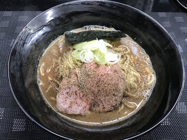 「乱ブラック 800円」@煮干乱舞 八木崎店の写真