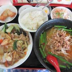 塩台湾ラーメン＋八宝菜定食（９５０円）