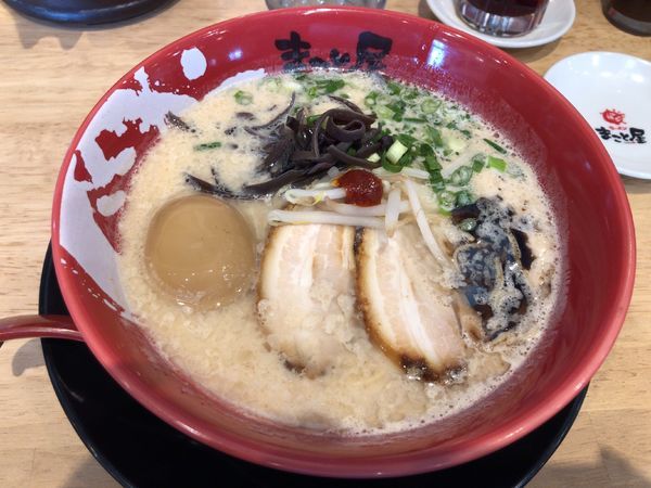 「とろ〜り半熟煮玉子牛じゃんラーメン + パリパリ焼餃子」@ラーメン まこと屋 厚木山際店の写真