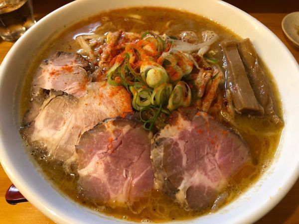 「辛味噌 860円 大盛り110円 焼豚半増し130円 ビール」@麺や 花よの写真