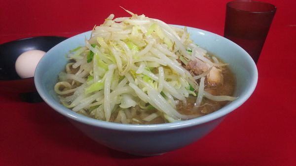 「小ラーメン(豚２枚) 740円 +生卵50円」@ラーメン二郎 中山駅前店の写真