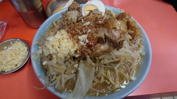 「富士丸ラーメン 豚かす脂　生卵」@ラーメン富士丸 神谷本店の写真