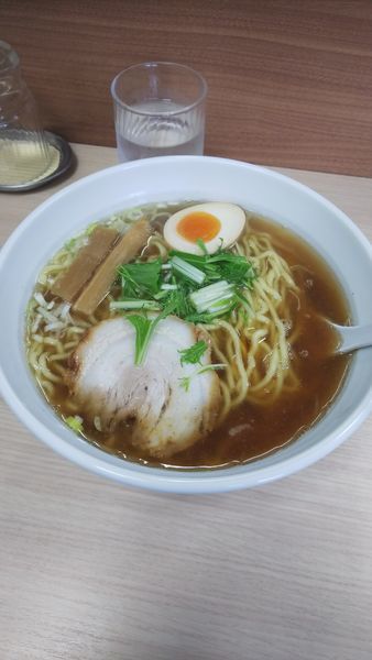 「醤油ラーメン680円 大盛無料」@めん屋 そら 江戸川中央店の写真