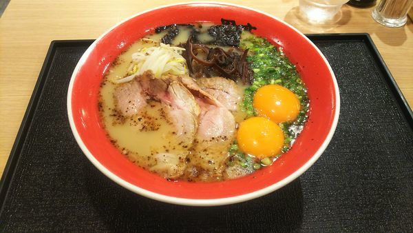 「玉子入りラーメン  950円」@黒亭 下通店の写真