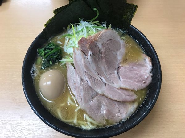 「得とくラーメン大盛 1,050円」@横浜家系  一二三家の写真