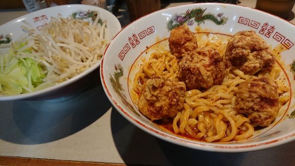 「汁なしタンタン麺鶏唐ボンバー@930円」@DEBU SOBA REPUBLIC 北部市場店の写真