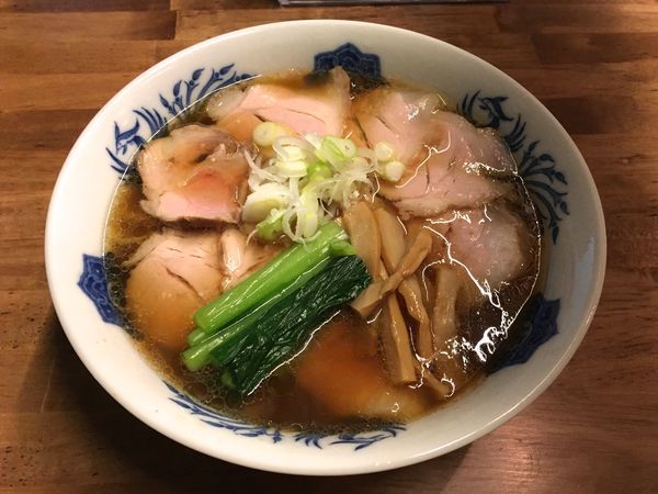 「手打ちラーメン＋燻製チャーシュー増し」@をかしやそばの写真