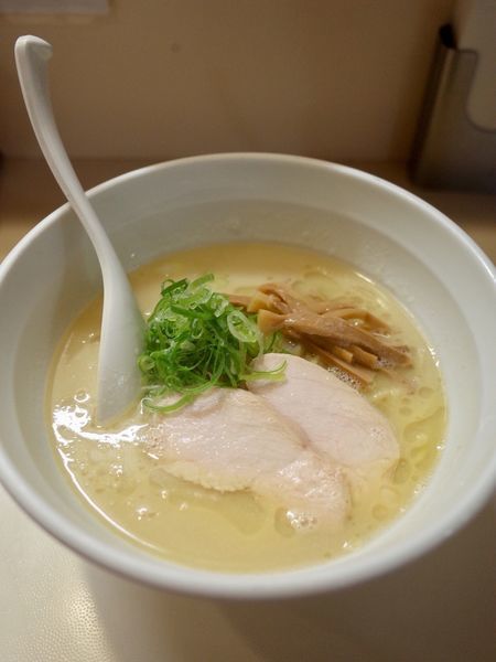 「鶏白湯らーめん…680円」@らーめん れんげの写真