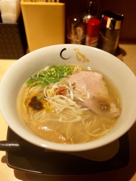 「真鯛と蛤の塩そば…900円」@SOBAHOUSE 金色不如帰 新宿御苑本店の写真