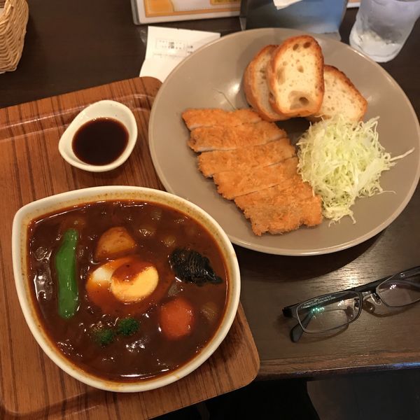 「黒 ロースカツ 2倍 ブレッド」@スープカレー屋 鴻 神田駿河台店の写真