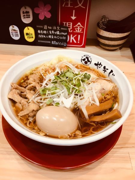 「特製支那そば 醤油 950円」@支那そば やそじの写真