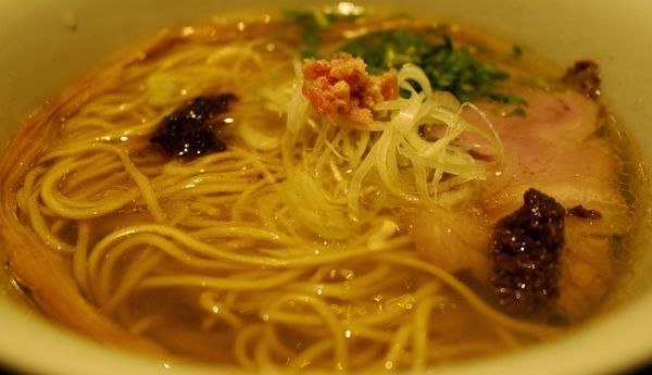 「塩そば」@SOBAHOUSE 金色不如帰 新宿御苑本店の写真