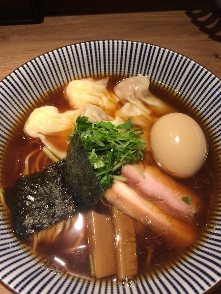 「黒旨にこにこワンタン麺900円➕味付玉子100円」@中華soba いそべの写真