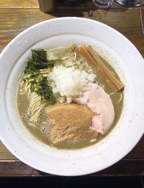 「【季節限定】濃厚煮干ラーメン(サービス鶏チャーシュー)」@ラーメン屋ジョンの写真