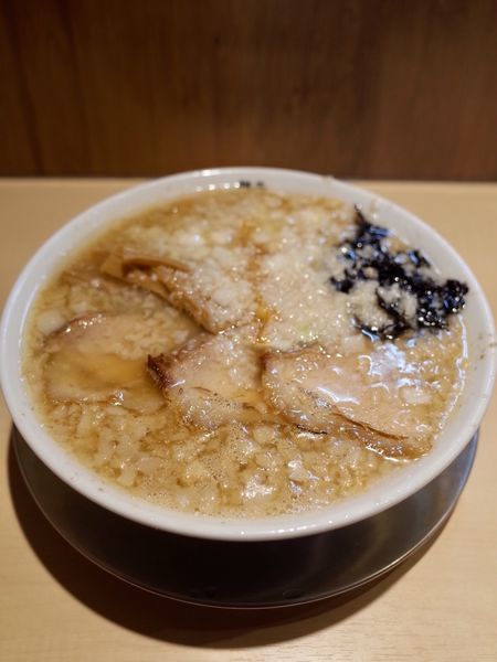 「中華そば小…700円　選べる背脂の量は中脂で」@麺工 豊潤亭の写真