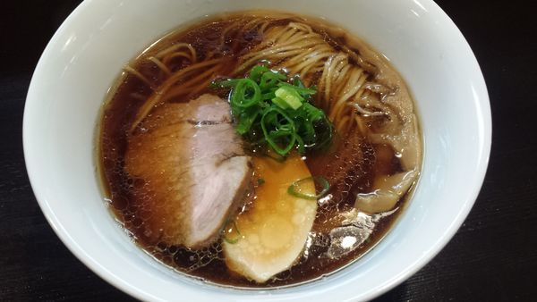 「醤油らぁ麺750円」@らぁ麺 すぎ本の写真