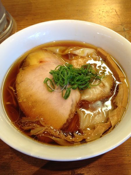 「ワンタン醤油ラーメン 1000円」@ラーメン屋 トイ・ボックスの写真