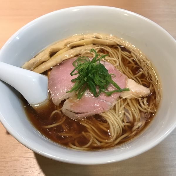 「醤油らぁ麺（￥800）」@らぁ麺 はやし田 新宿本店の写真