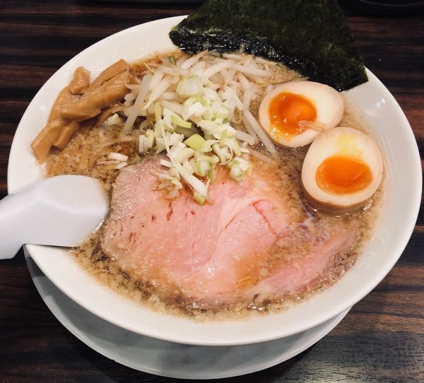 「背脂醤油（太・固め・濃いめ他￥750）」@稲荷屋の写真