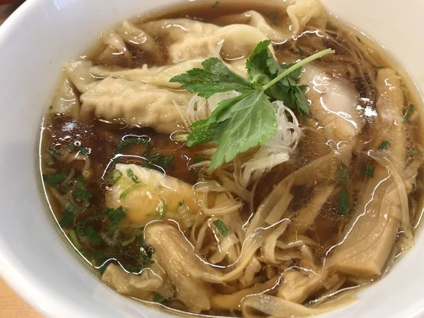 「醤油わんたん麺900円」@麺や 一峯の写真