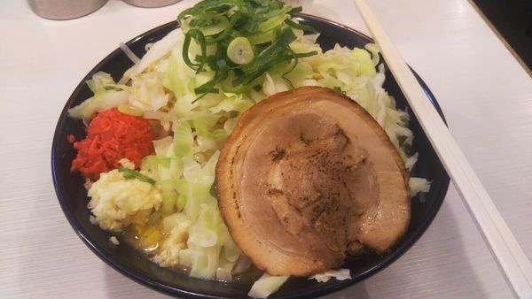 「豪麺+野菜（固め・濃め・ニンニク多め）」@ゴル麺 横浜本店の写真