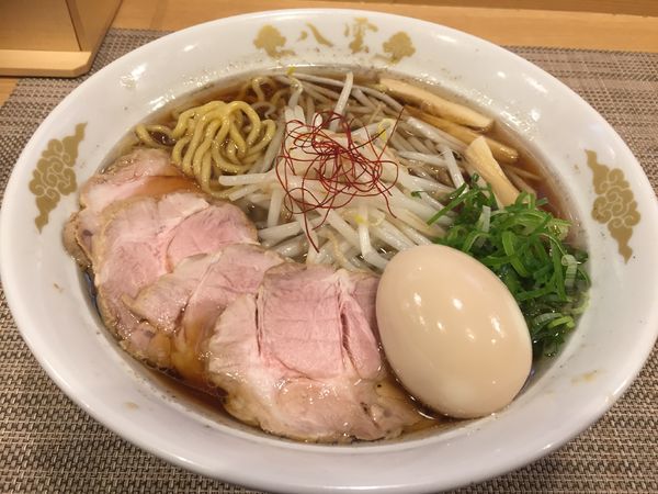 「味玉醤油ラーメン（900円）＋チャーシュー（180円）」@麺匠 八雲 本店の写真
