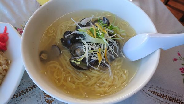 「しじみラーメンと半チャーハン1000円」@やちべえの写真