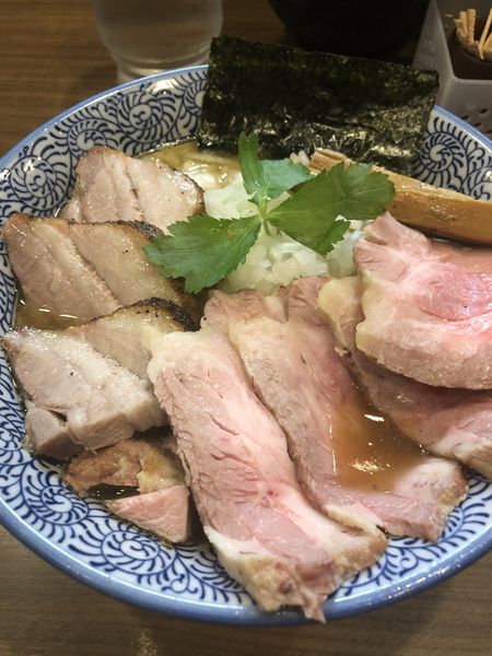 「チャーシュー極上煮干そば＋中盛＋小ライス」@煮干しつけ麺 宮元の写真