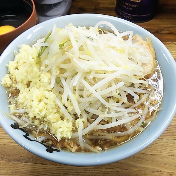 「小ラーメン（麺少なめ）＋生姜＋生卵」@ラーメン二郎 新小金井街道店の写真