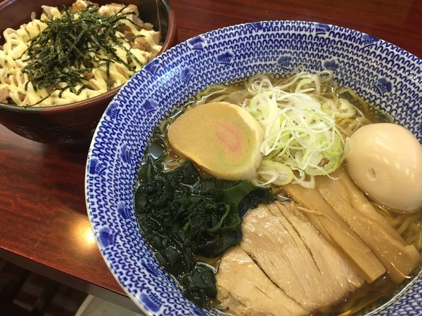 「味玉津軽中華そば（880円）＋チャーマヨ丼」@麺や ふくろうの写真