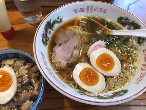 「醤油ラーメン + 煮卵 +チャーシュー丼」@らーめん処 こたにの写真