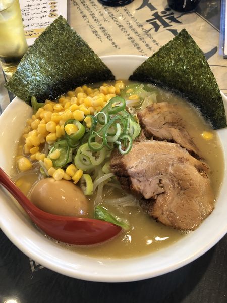 「家系ラーメン、塩とんたん」@三代目らーめん梅丸の写真