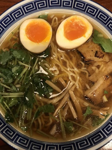 「醤油らあめん 半熟玉子縮れ麺 850円」@東京らあめんタワー 芝大門本店の写真