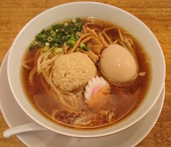 「半熟煮玉子入り中華そば(醤油)900円」@味六屋の写真
