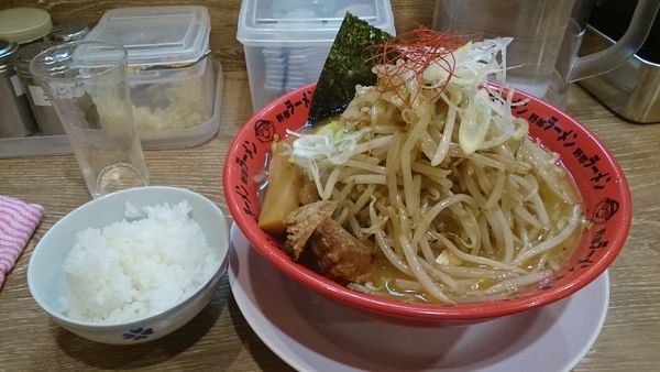 「味噌野郎(大盛・ヤサイ・アブラ・ビール・ライス)￥８８０」@野郎ラーメン 川崎東口店の写真
