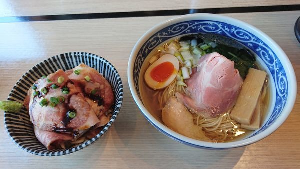 「煮干しそば（白醤油） 690円 + チャーシュー丼 430円」@寿製麺よしかわ 坂戸店の写真