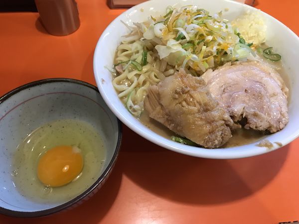 「ラーメン豚入り+生卵 ¥870」@ちばからの写真