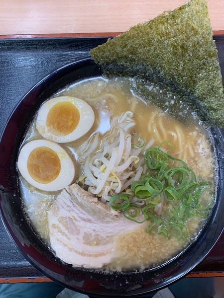 「にんたま醤油ラーメン 麺大盛り ¥700」@にんたまラーメン 鹿嶋店の写真